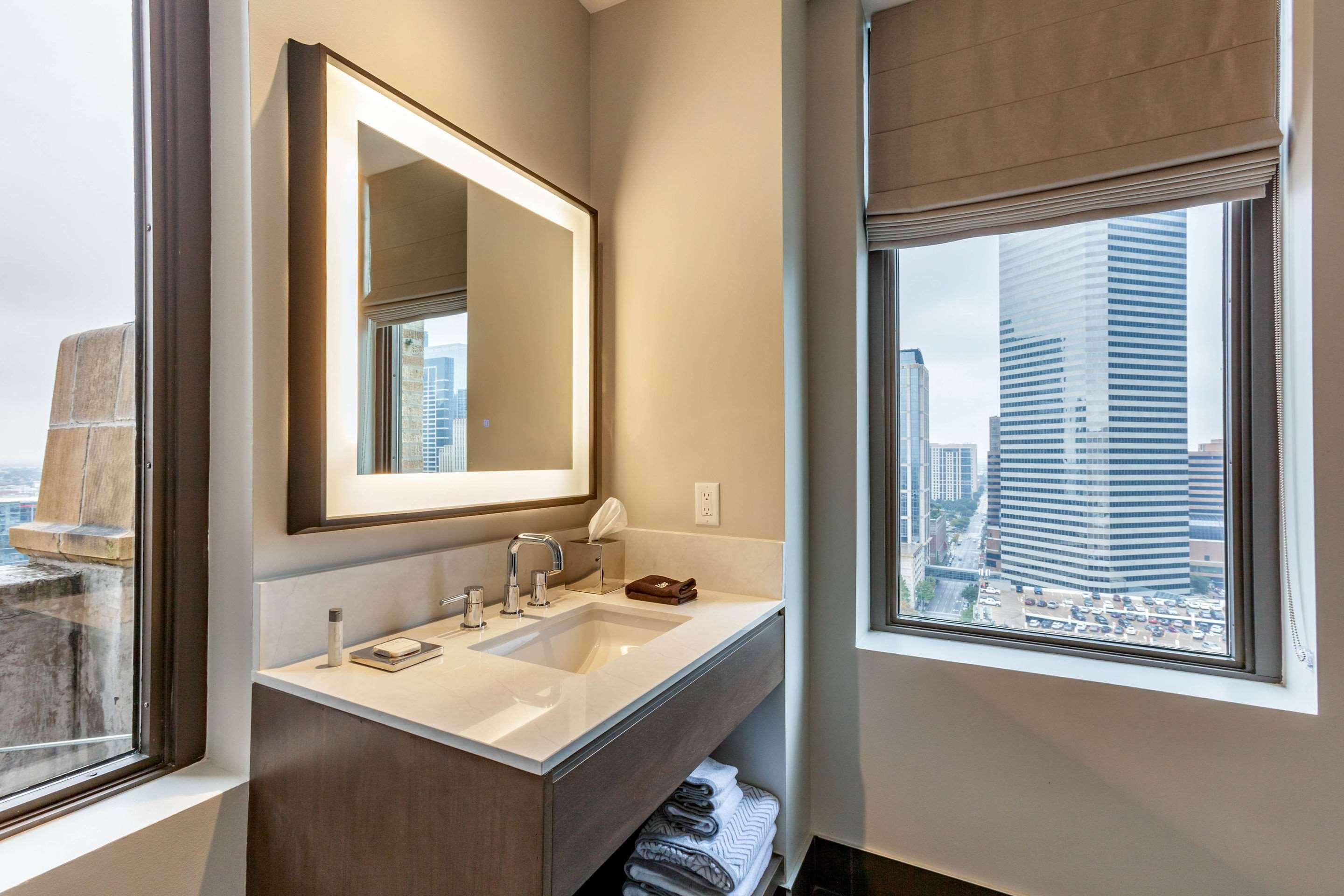 Cambria Hotel Houston Downtown Convention Center Экстерьер фото